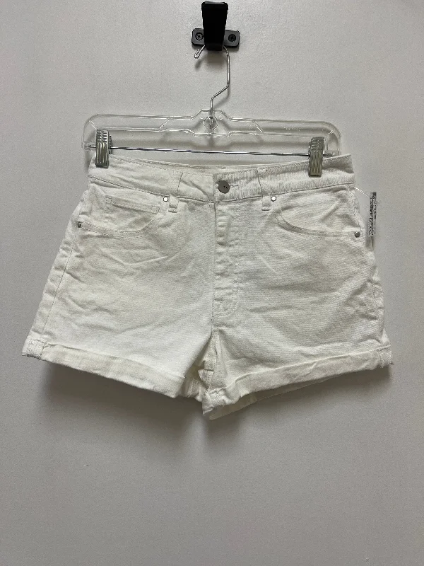 women's mini shortsWhite Shorts Clothes Mentor, Size 2