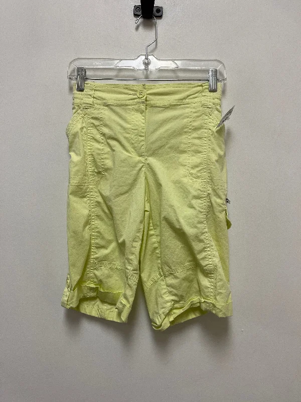 women's low-rise shortsYellow Shorts Chicos, Size 6